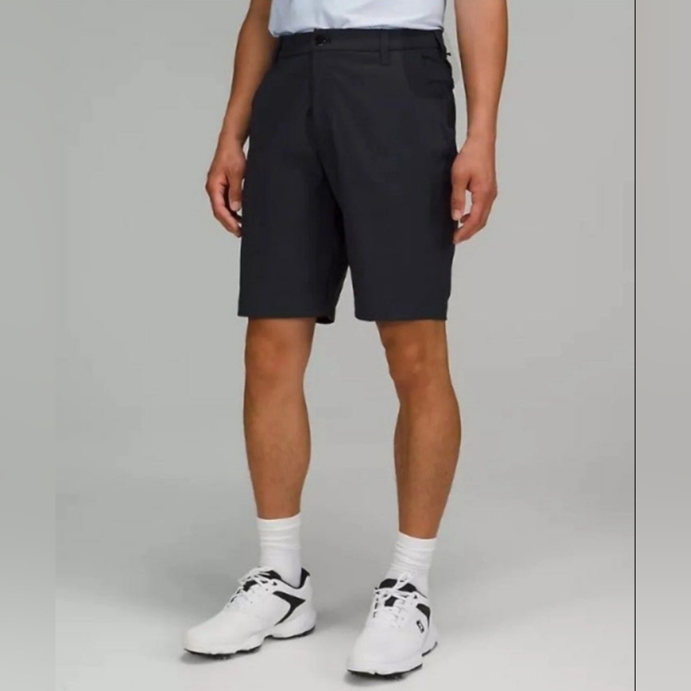 Lululemon men's shorts Size 38 Medium Excellent condition